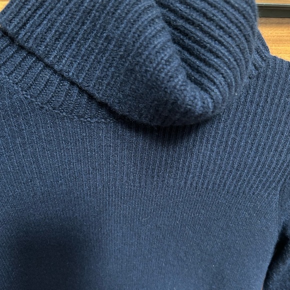 Verónica Beard cashmere navy turtleneck - Picture 2 of 3